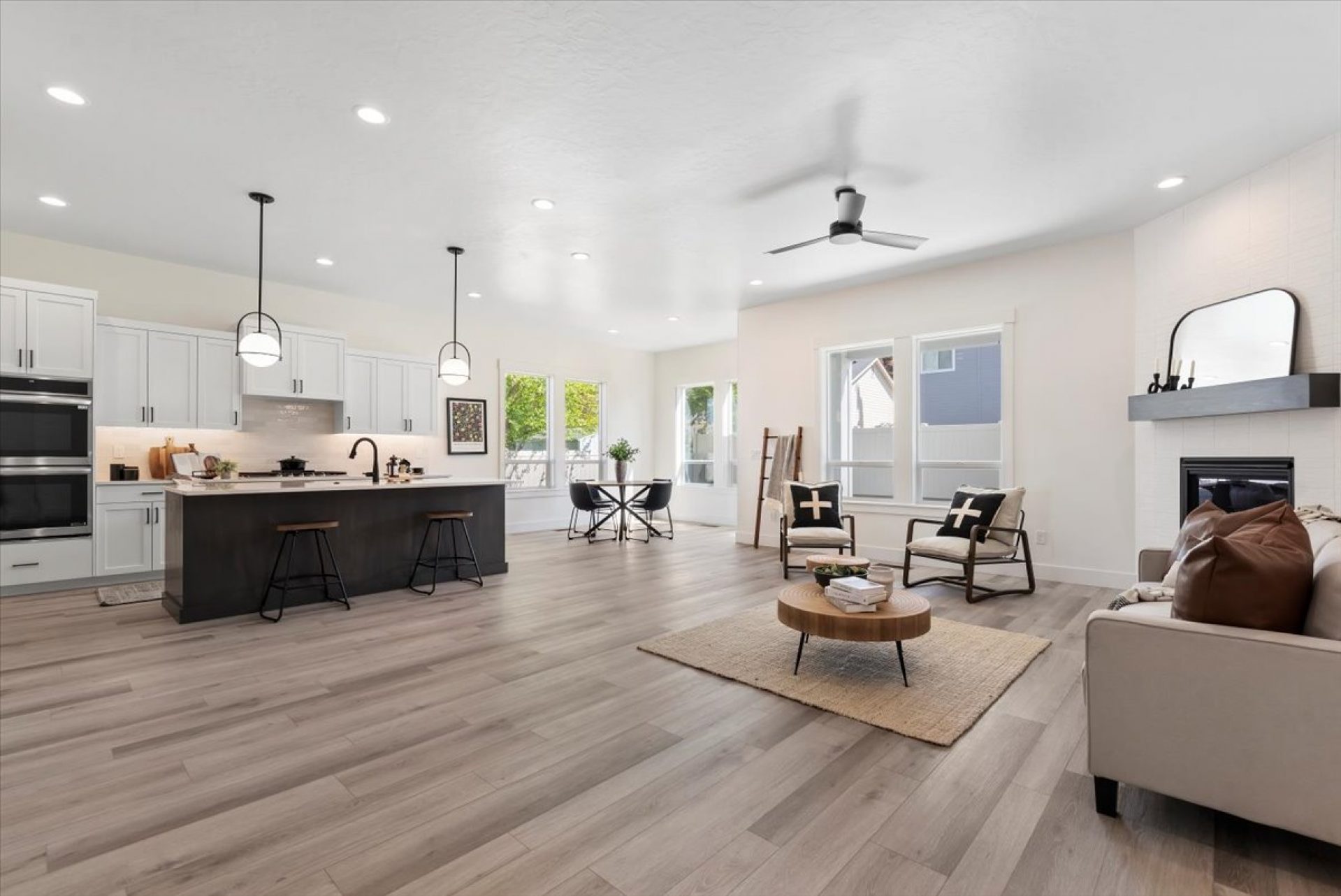 06-006_Living Room.jpg