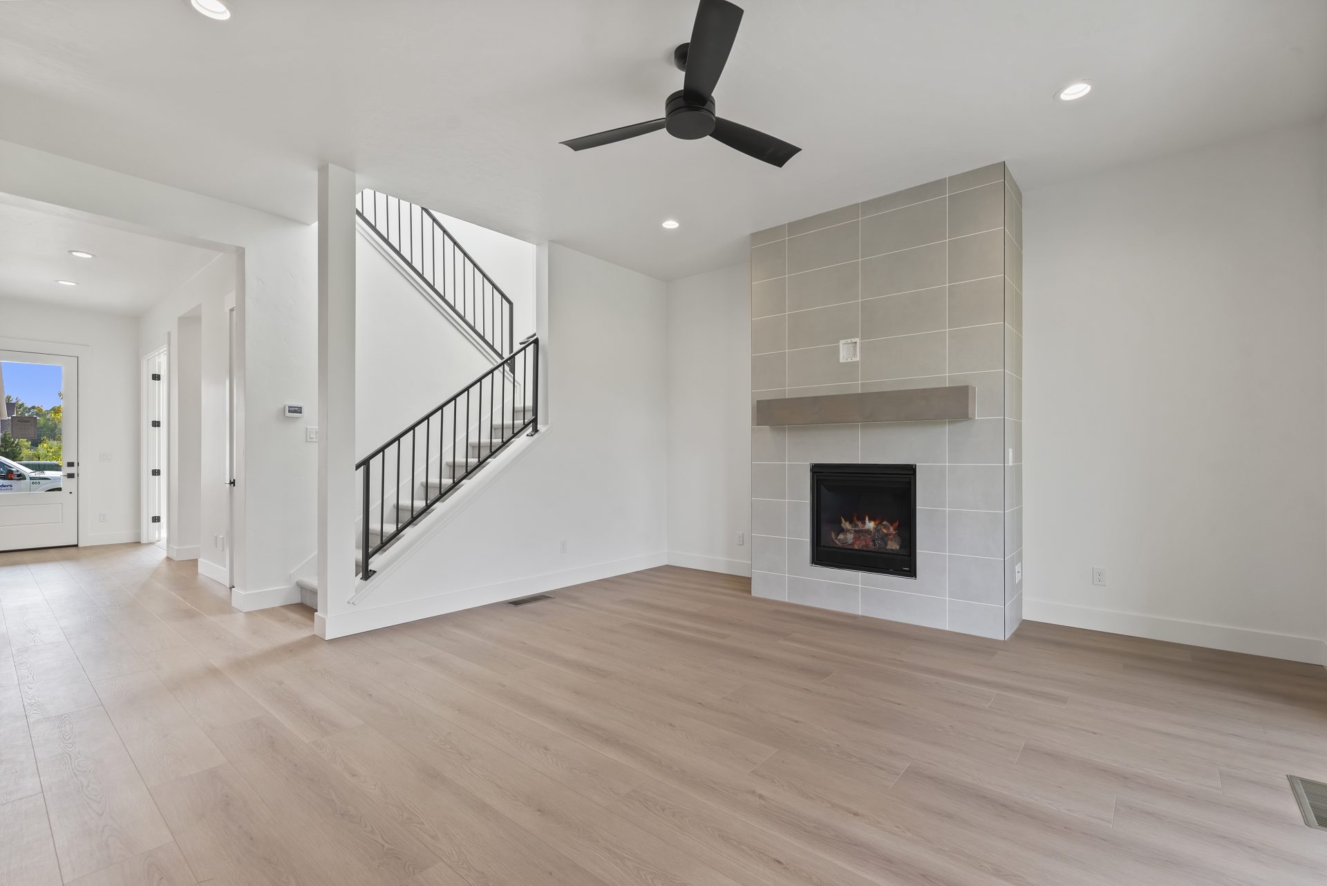 06-006_Living Room.jpg