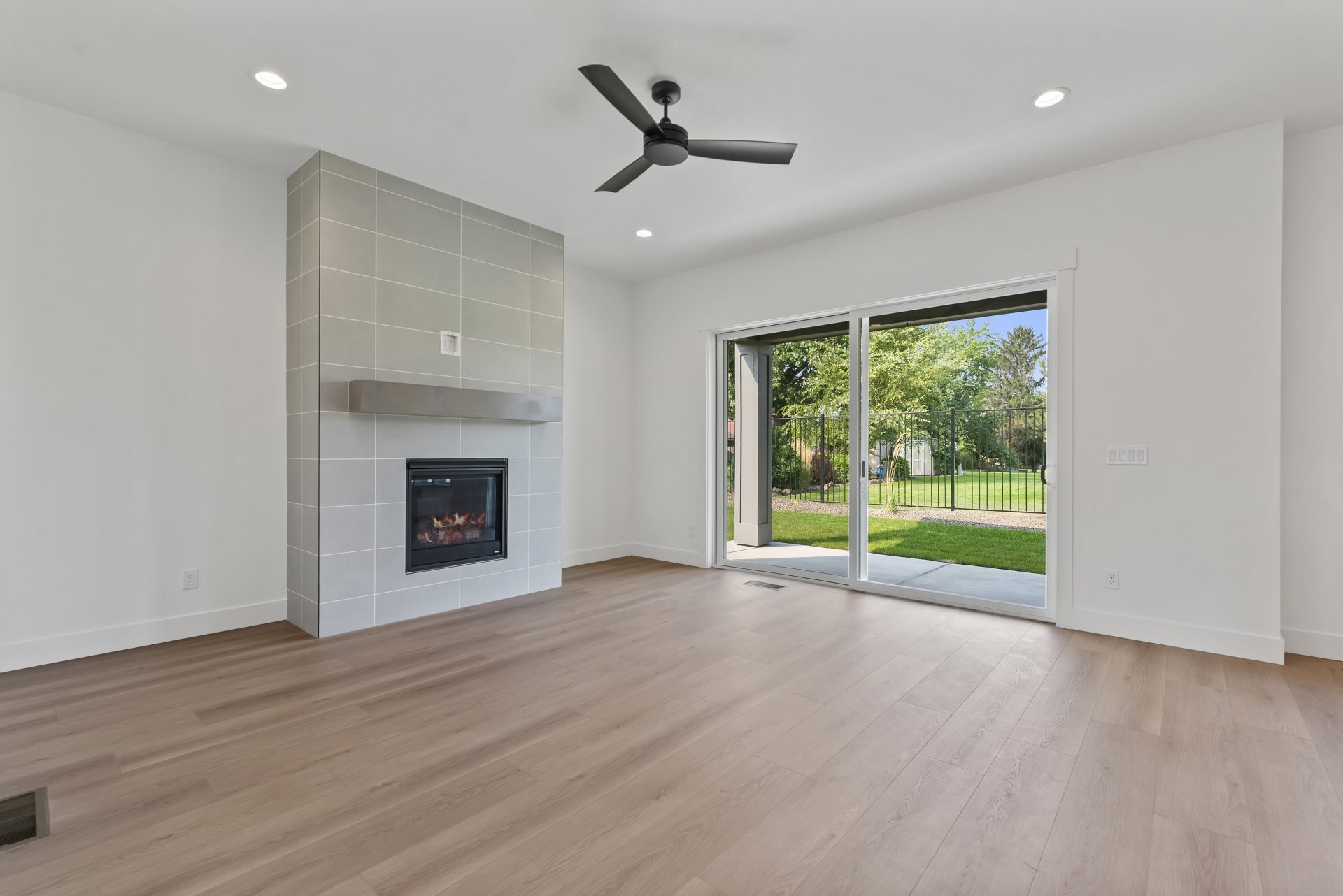 05-005_Living Room.jpg